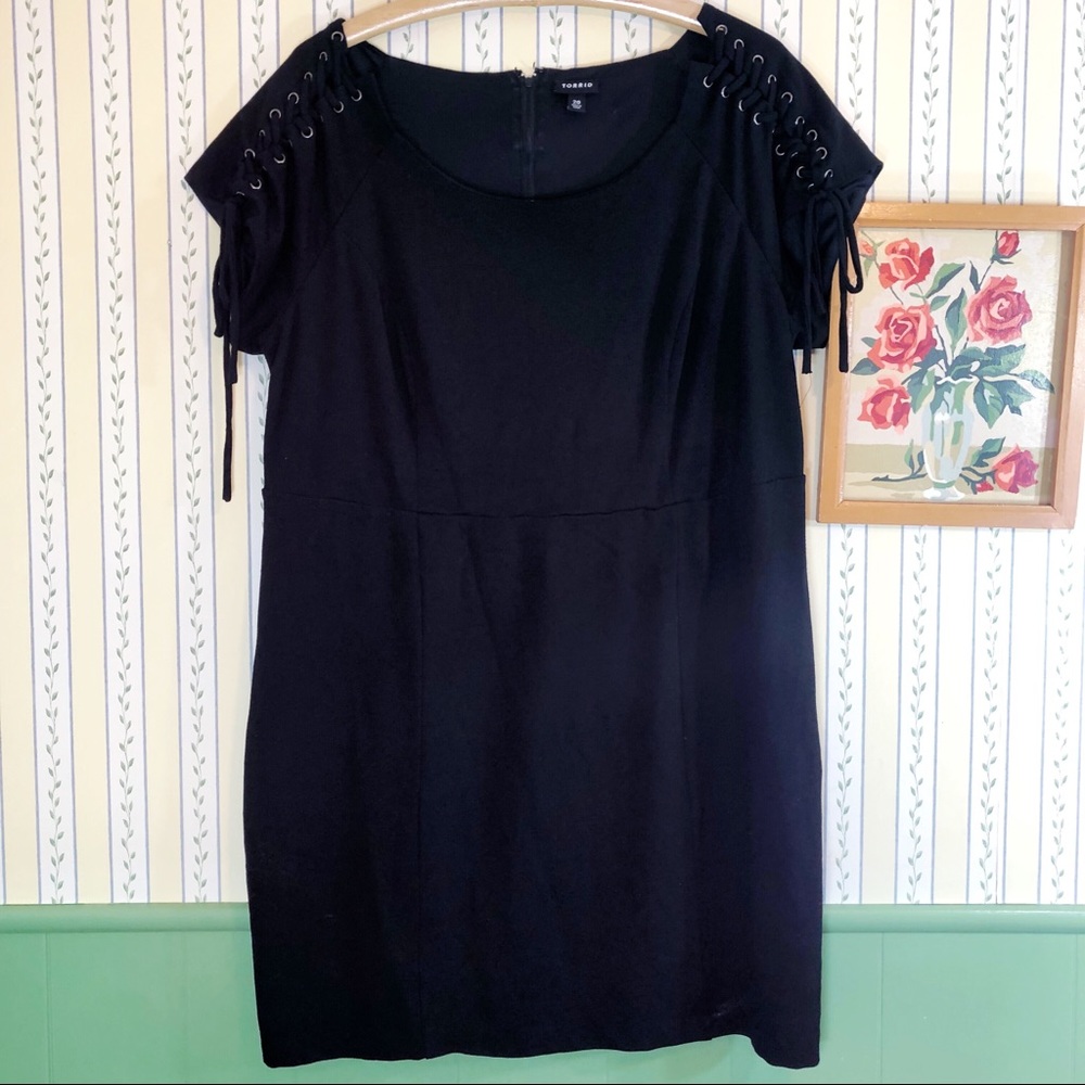 Torrid black lace up sleeve classic dress